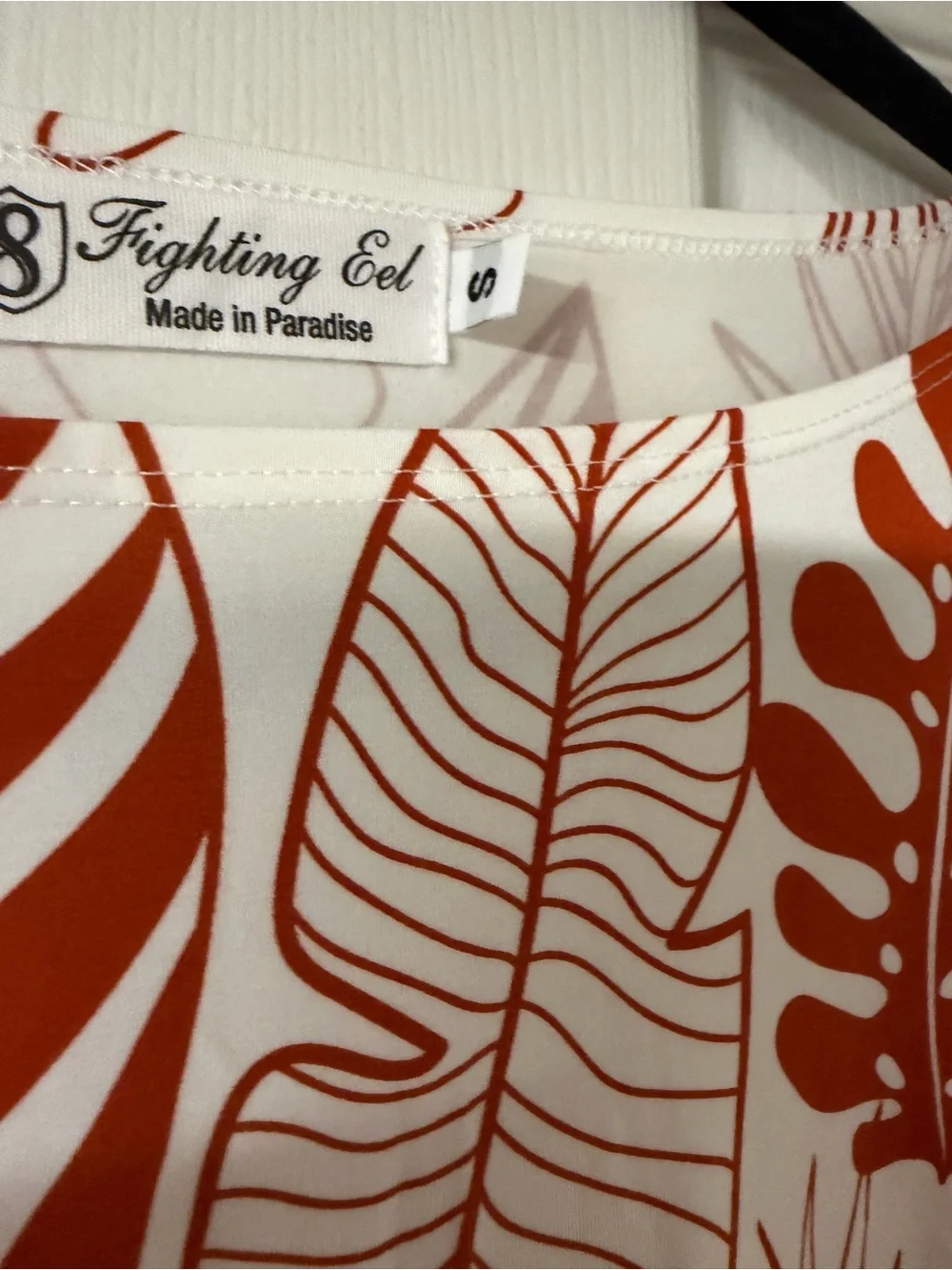 Fighting Eel White Top with Terracotta Leaf Motif